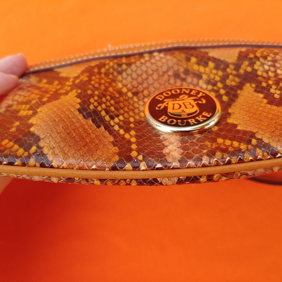 ✨HOT!!✨Dooney & Bourke Orange & Tan Python Wristlet - Picture 4 of 4